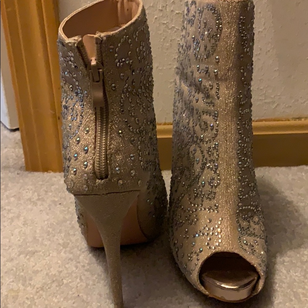Heels - Picture 2 of 2